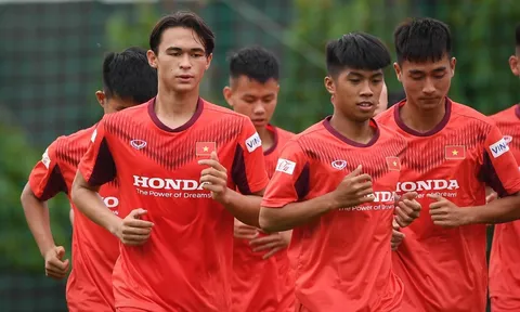 Cầu thủ Việt kiều từng lọt 'mắt xanh' HLV Park gây chú ý